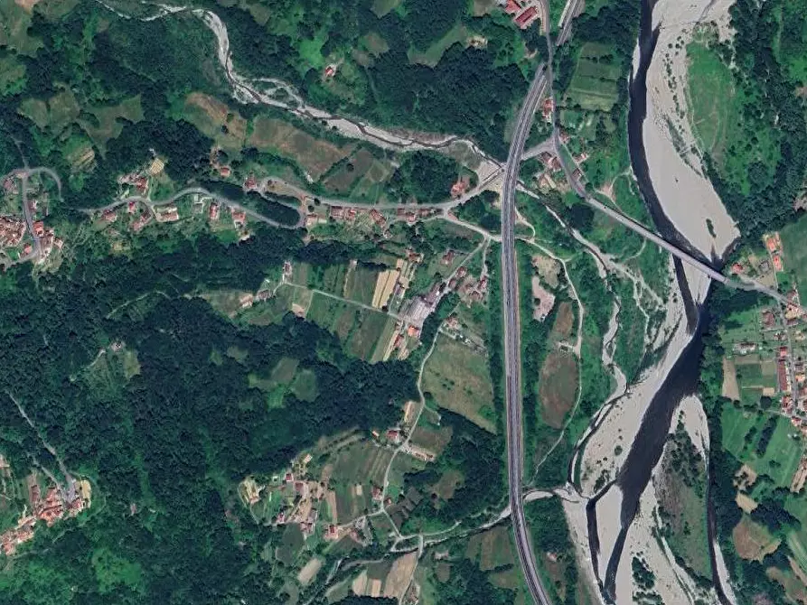 Immagine 20 di Capannone industriale in vendita  in Località nave nei pressi barbarasco a Tresana