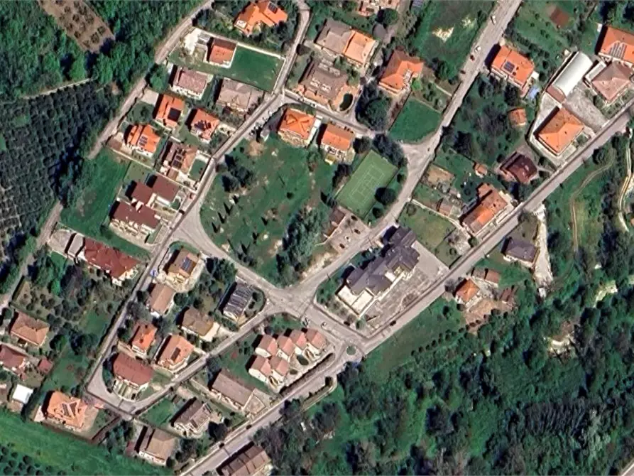 Immagine 3 di Negozio in vendita  in Via D'Urbano a Fara Filiorum Petri