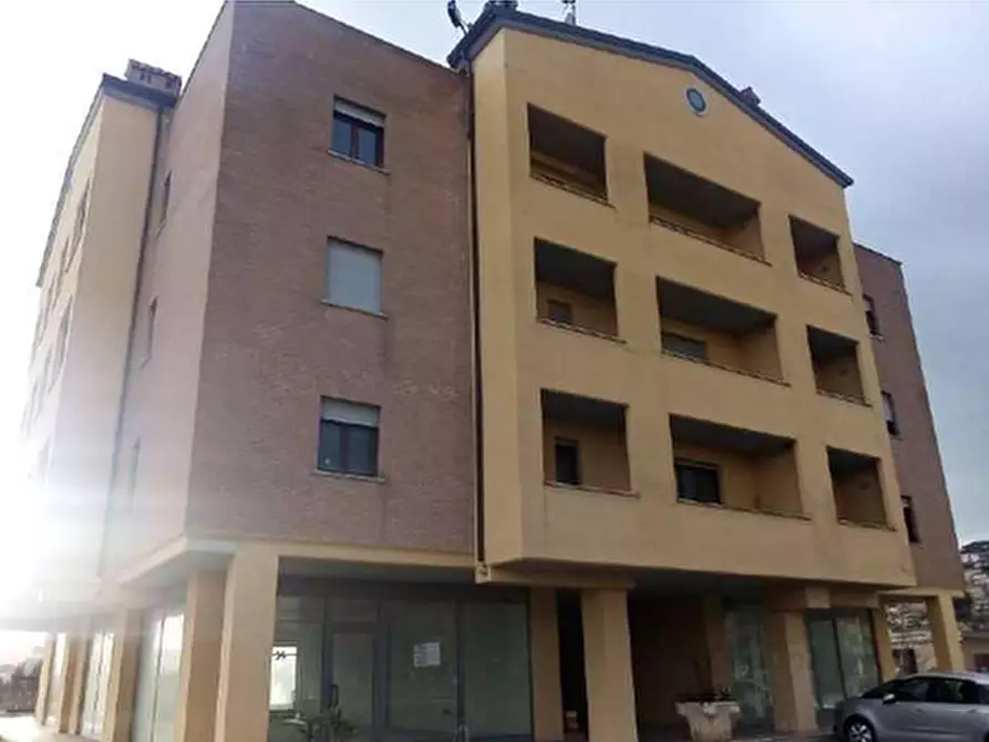 Immagine 13 di Stabile in vendita  in Via dei Pioppi a Magione