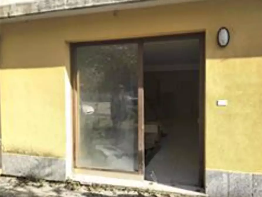 Immagine 1 di Negozio in vendita  in Via D'Urbano a Fara Filiorum Petri
