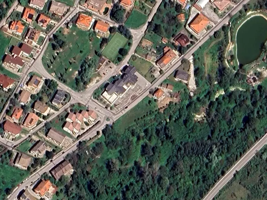 Immagine 2 di Negozio in vendita  in Via D'Urbano a Fara Filiorum Petri