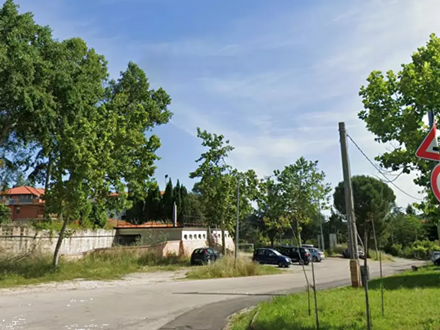 Immagine 6 di Negozio in vendita  in Via D'Urbano a Fara Filiorum Petri