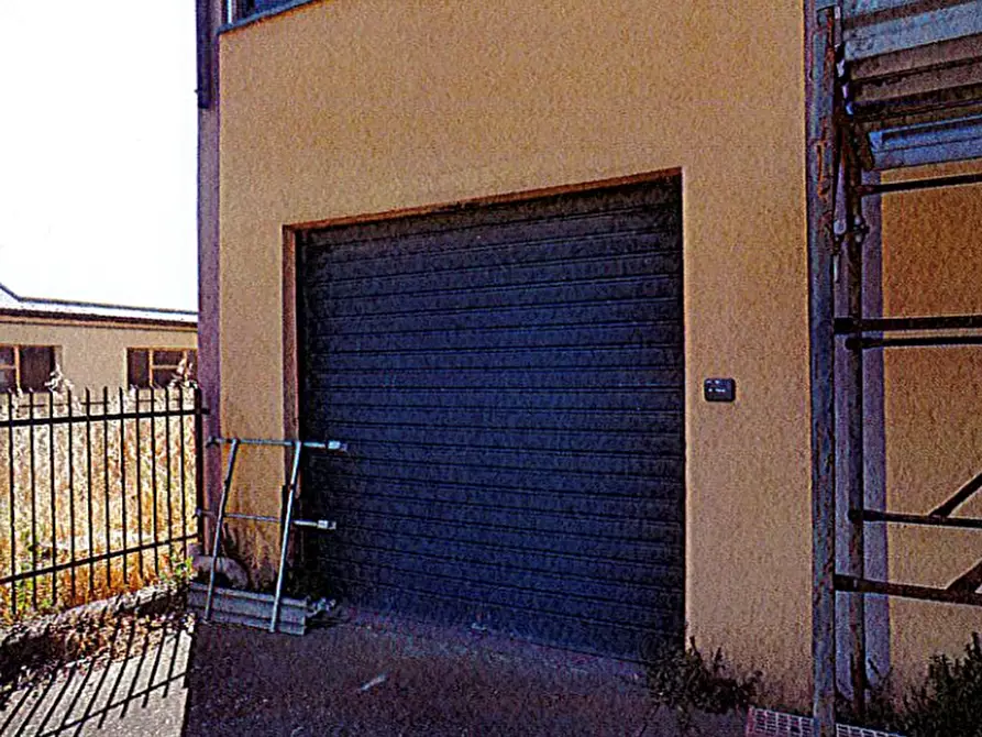 Immagine 2 di Magazzino in vendita  in Via Olmini a Panicale