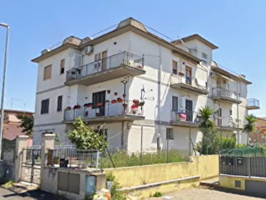 Immagine 1 di Appartamento in vendita  in Via Corato a Roma