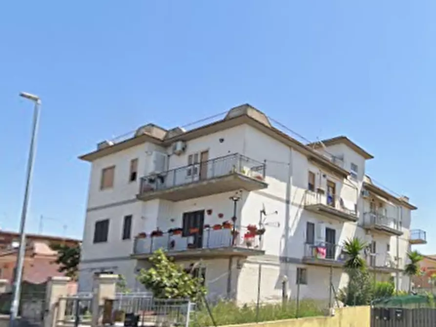 Immagine 3 di Appartamento in vendita  in Via Corato a Roma