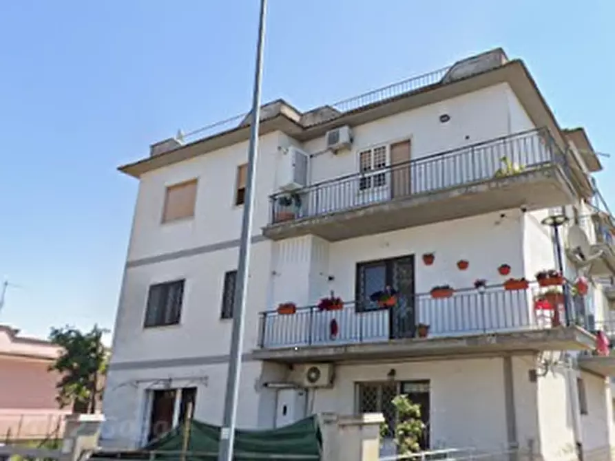 Immagine 5 di Appartamento in vendita  in Via Corato a Roma