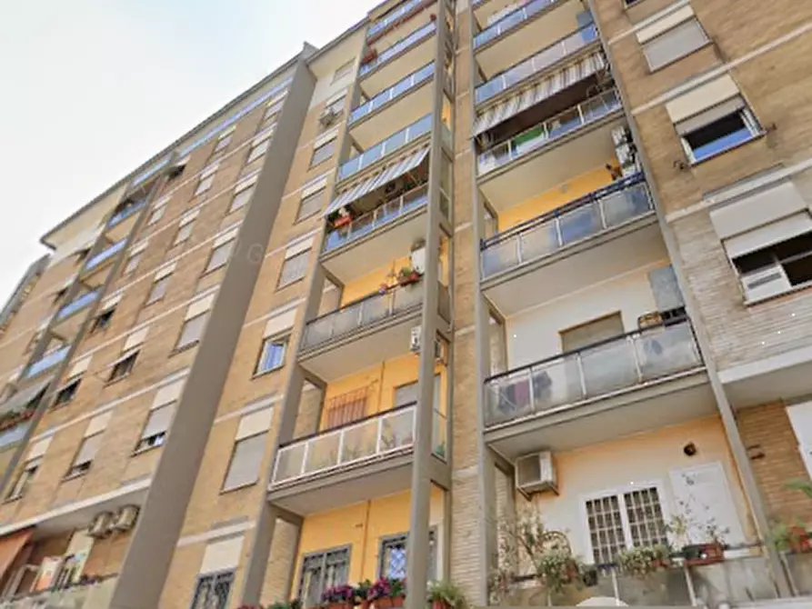 Immagine 3 di Appartamento in vendita  in Via Ariano Irpino a Roma