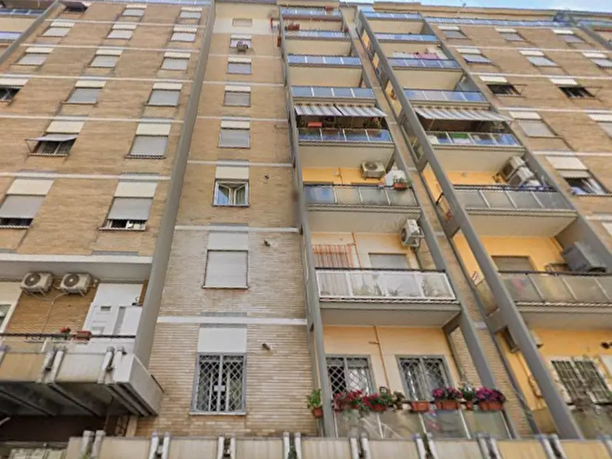 Immagine 4 di Appartamento in vendita  in Via Ariano Irpino a Roma