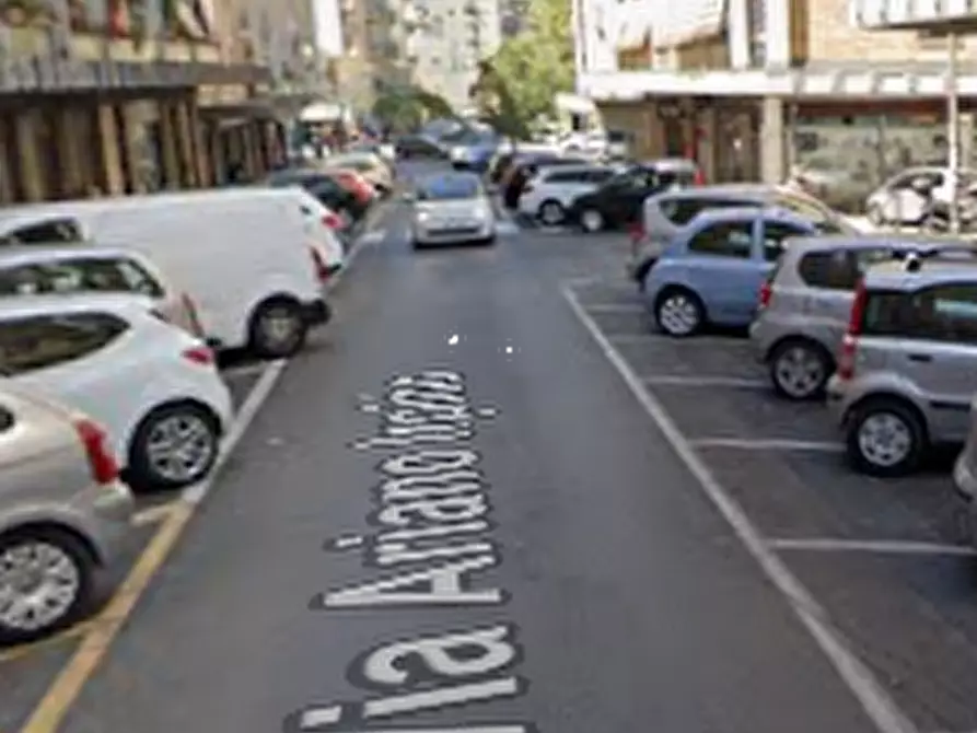 Immagine 5 di Appartamento in vendita  in Via Ariano Irpino a Roma