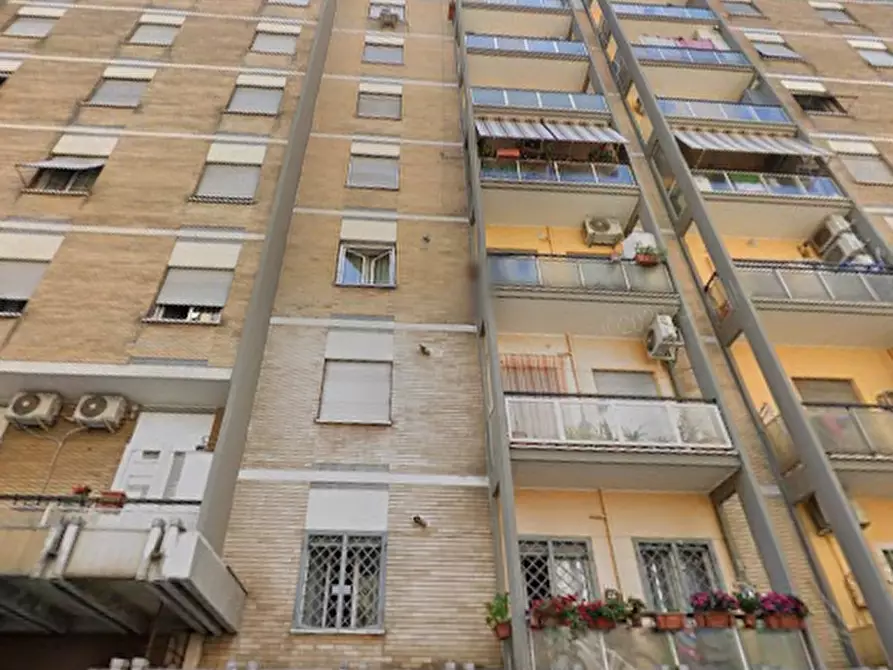 Immagine 8 di Appartamento in vendita  in Via Ariano Irpino a Roma