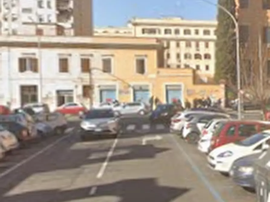 Immagine 2 di Appartamento in vendita  in Via Terni a Roma
