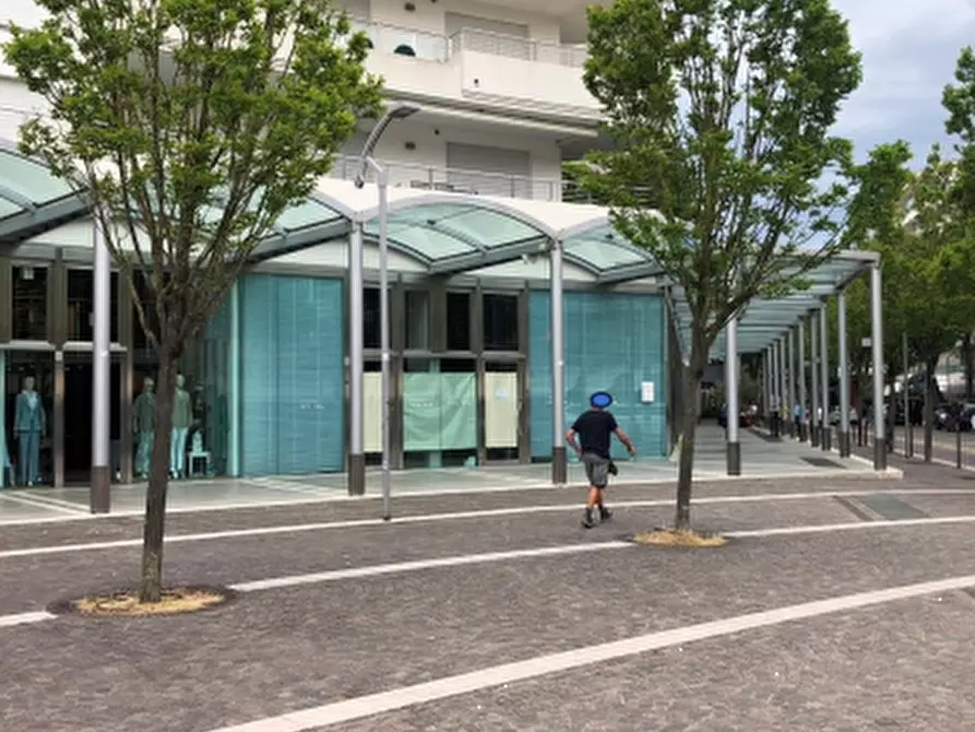 Immagine 5 di Negozio in vendita  in Piazza Giosuè Carducci a Jesolo