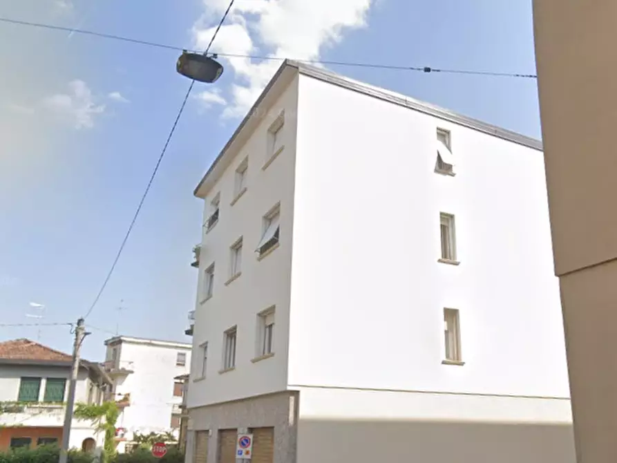 Immagine 2 di Negozio in vendita  in Via Tagliamento, a Brescia