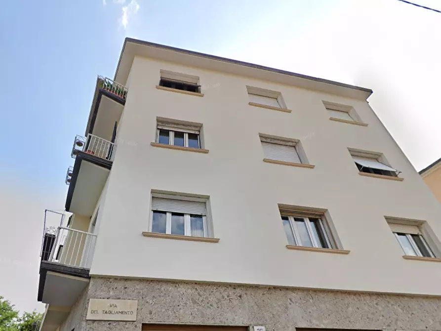 Immagine 4 di Negozio in vendita  in Via Tagliamento, a Brescia