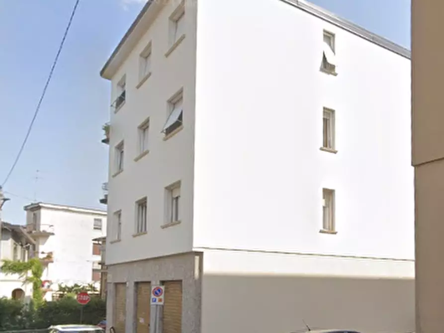 Immagine 6 di Negozio in vendita  in Via Tagliamento, a Brescia