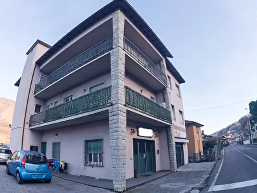 Immagine 2 di Negozio in vendita  in Via Grumelle  a Pradalunga