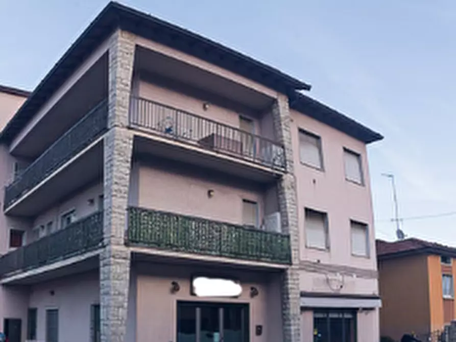 Immagine 3 di Negozio in vendita  in Via Grumelle  a Pradalunga