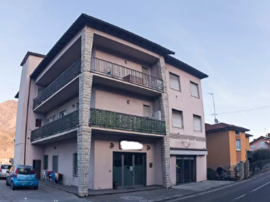 Immagine 4 di Negozio in vendita  in Via Grumelle  a Pradalunga