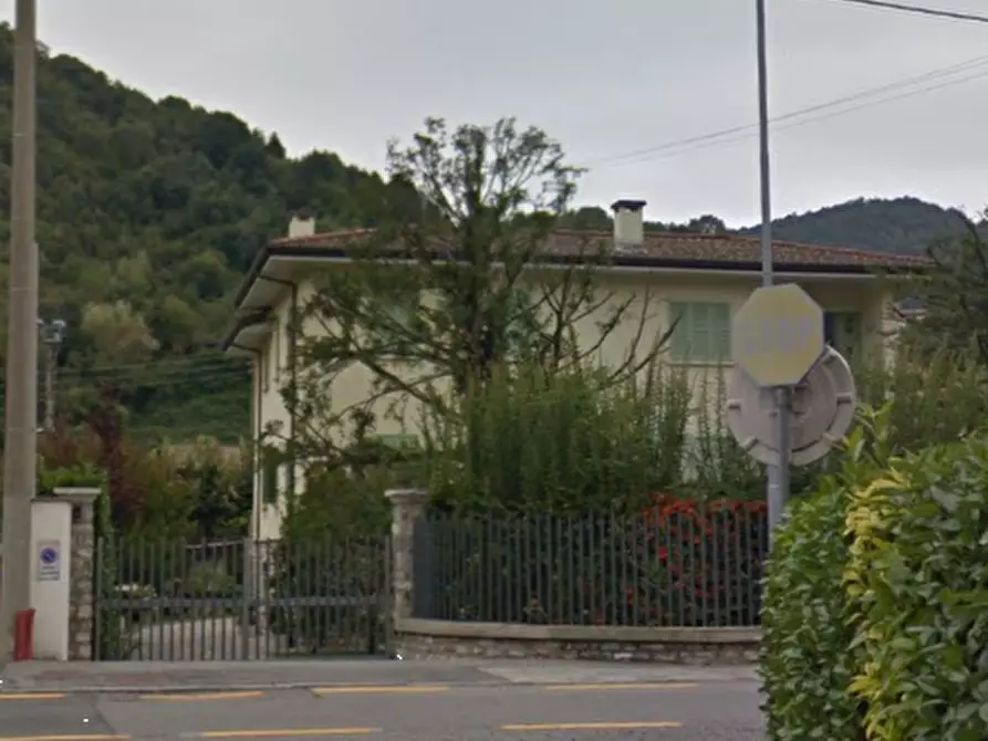 Immagine 6 di Negozio in vendita  in Via Grumelle  a Pradalunga