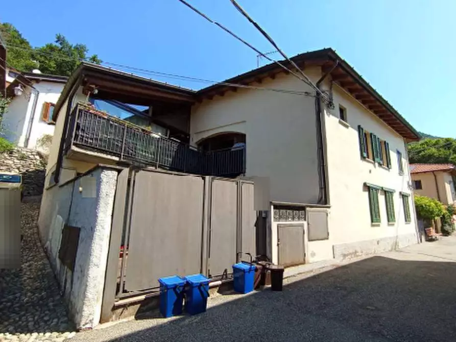 Immagine 2 di Appartamento in vendita  in Via Roma  a Casalzuigno