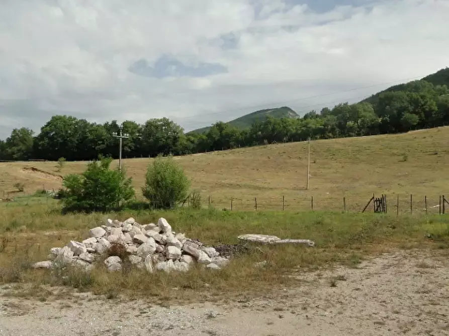 Immagine 4 di Rustico / casale in vendita  in Loc. Belvedere a Cantiano