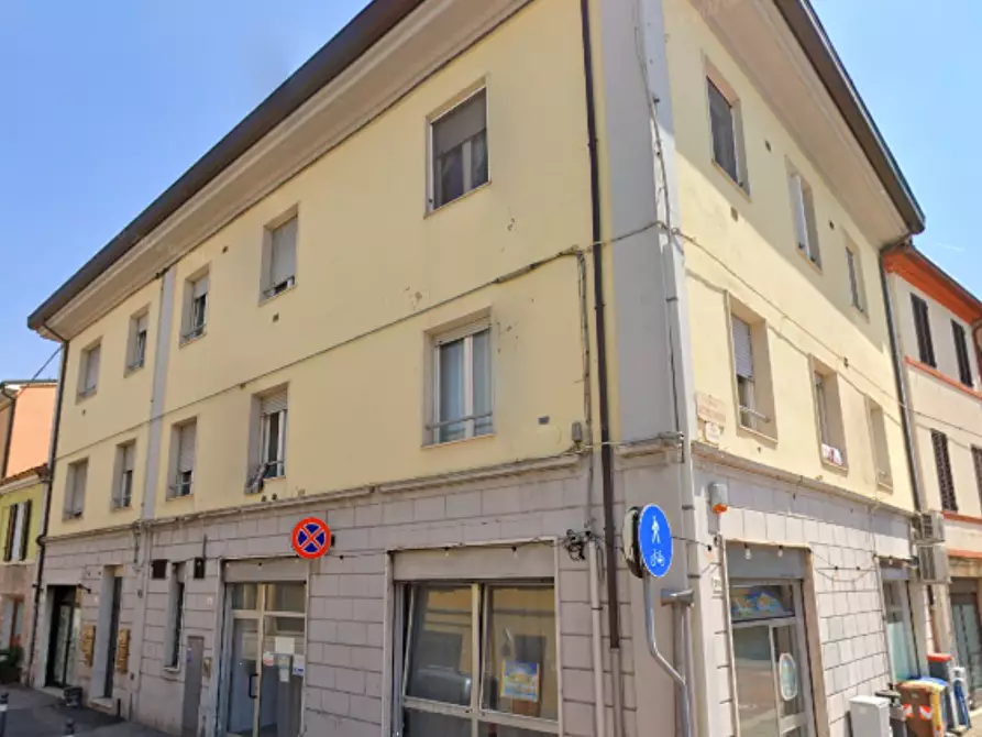 Immagine 1 di Negozio in vendita  in Via del Portonaccio a Forli'