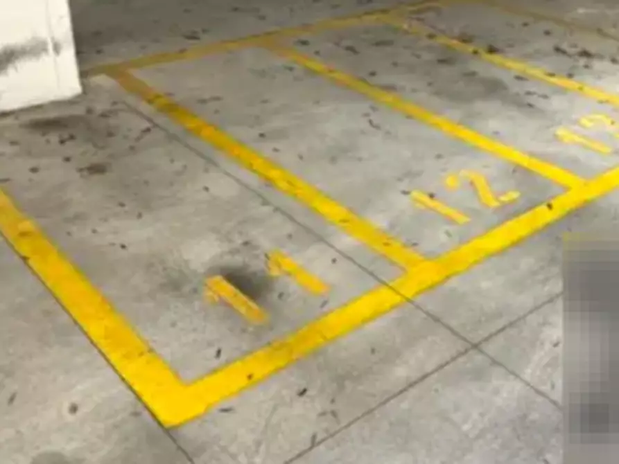 Immagine 1 di Posto auto in vendita  in via Pietro Lianori a Bologna