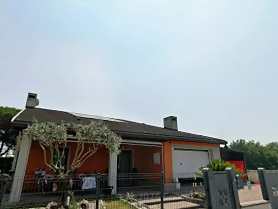 Immagine 2 di Villa in vendita  in Via Aldo Moro a Goro