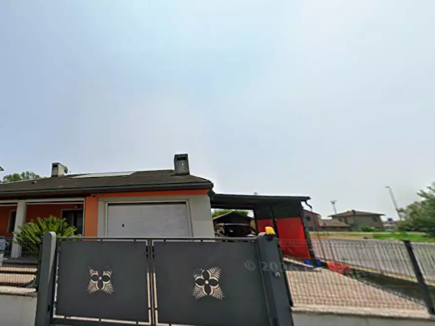 Immagine 3 di Villa in vendita  in Via Aldo Moro a Goro