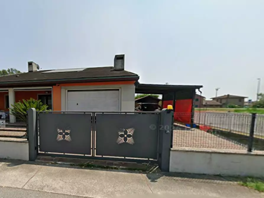 Immagine 4 di Villa in vendita  in Via Aldo Moro a Goro