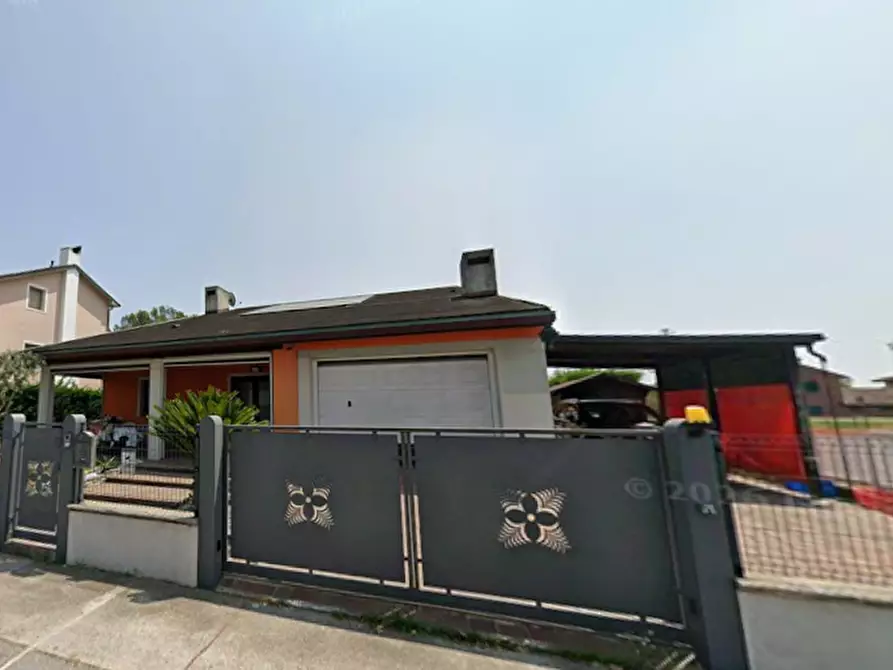 Immagine 8 di Villa in vendita  in Via Aldo Moro a Goro