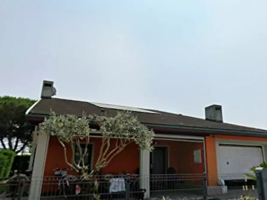 Immagine 10 di Villa in vendita  in Via Aldo Moro a Goro