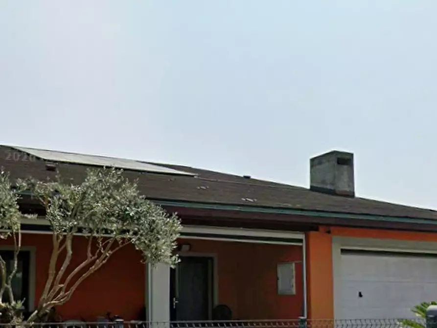 Immagine 15 di Villa in vendita  in Via Aldo Moro a Goro