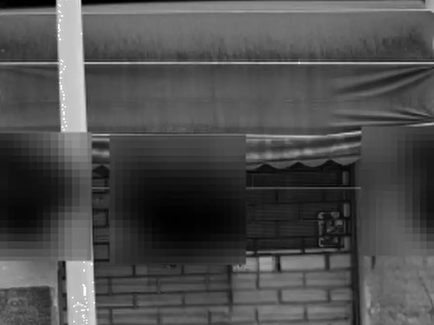 Immagine 2 di Negozio in vendita  in Via Ripagrande a Ferrara