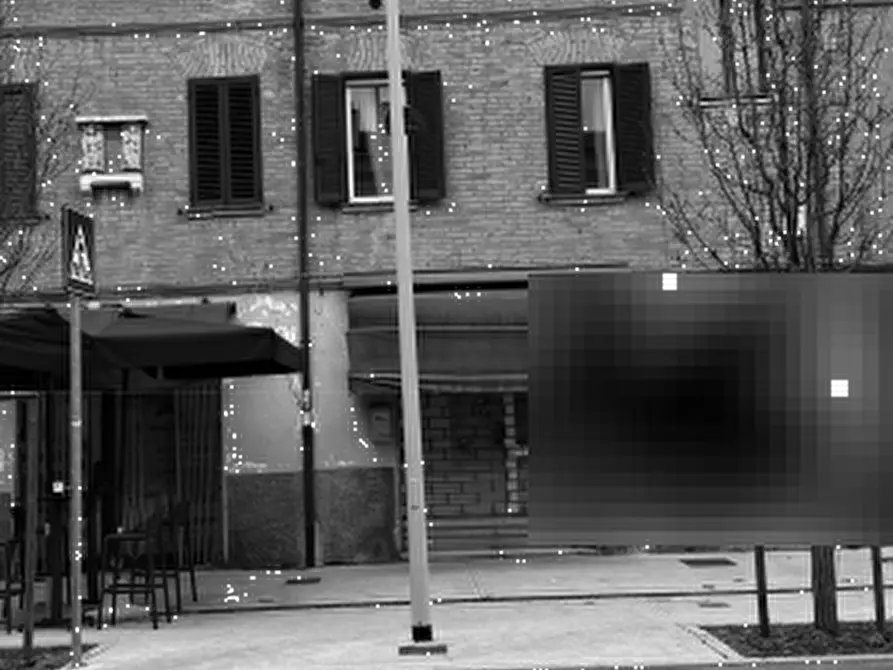 Immagine 1 di Negozio in vendita  in Via Ripagrande a Ferrara