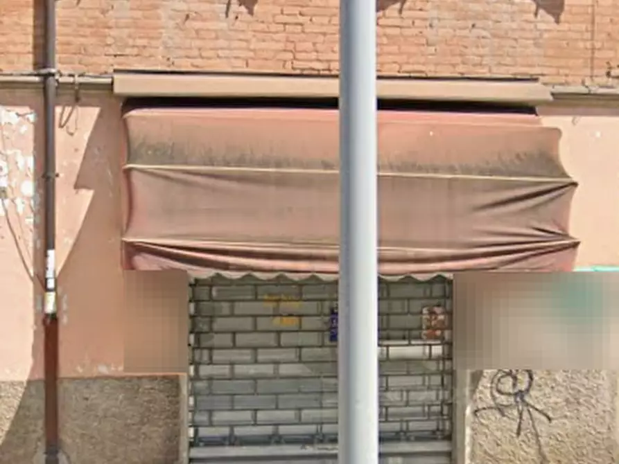 Immagine 3 di Negozio in vendita  in Via Ripagrande a Ferrara