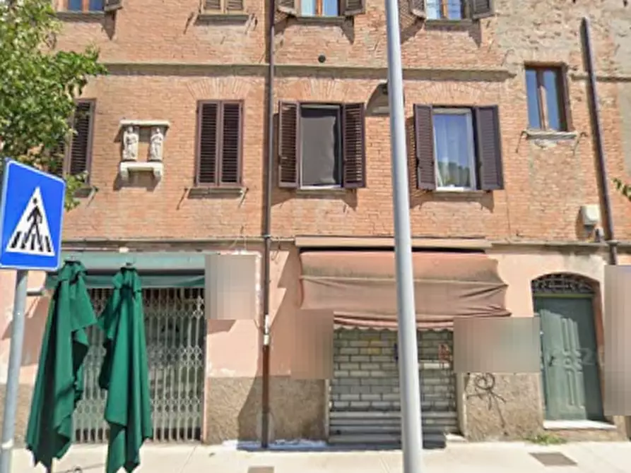 Immagine 4 di Negozio in vendita  in Via Ripagrande a Ferrara