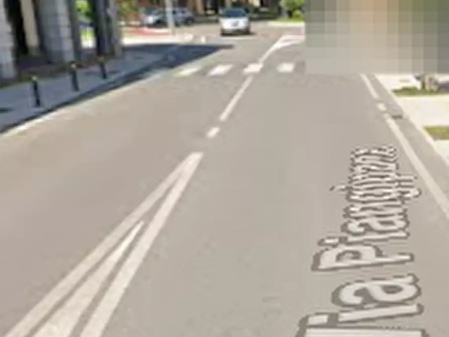 Immagine 5 di Negozio in vendita  in Via Ripagrande a Ferrara