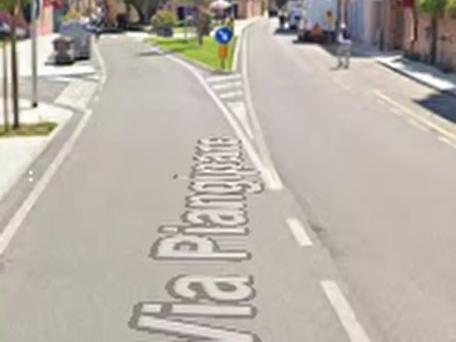 Immagine 6 di Negozio in vendita  in Via Ripagrande a Ferrara