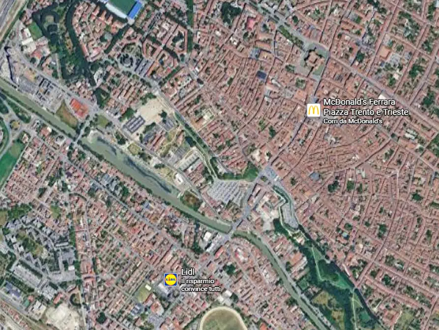 Immagine 7 di Negozio in vendita  in Via Ripagrande a Ferrara