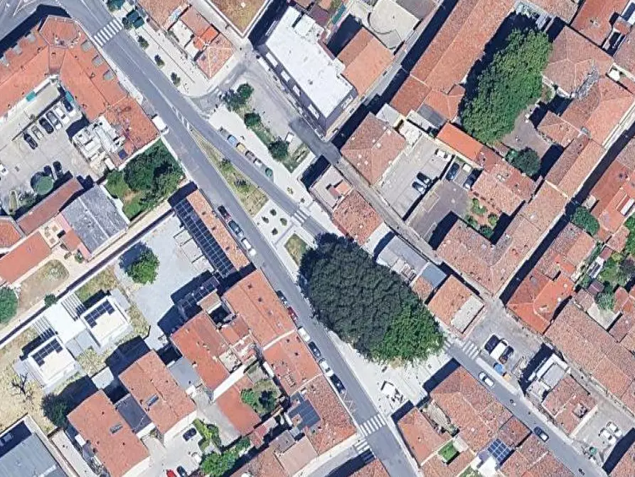 Immagine 9 di Negozio in vendita  in Via Ripagrande a Ferrara