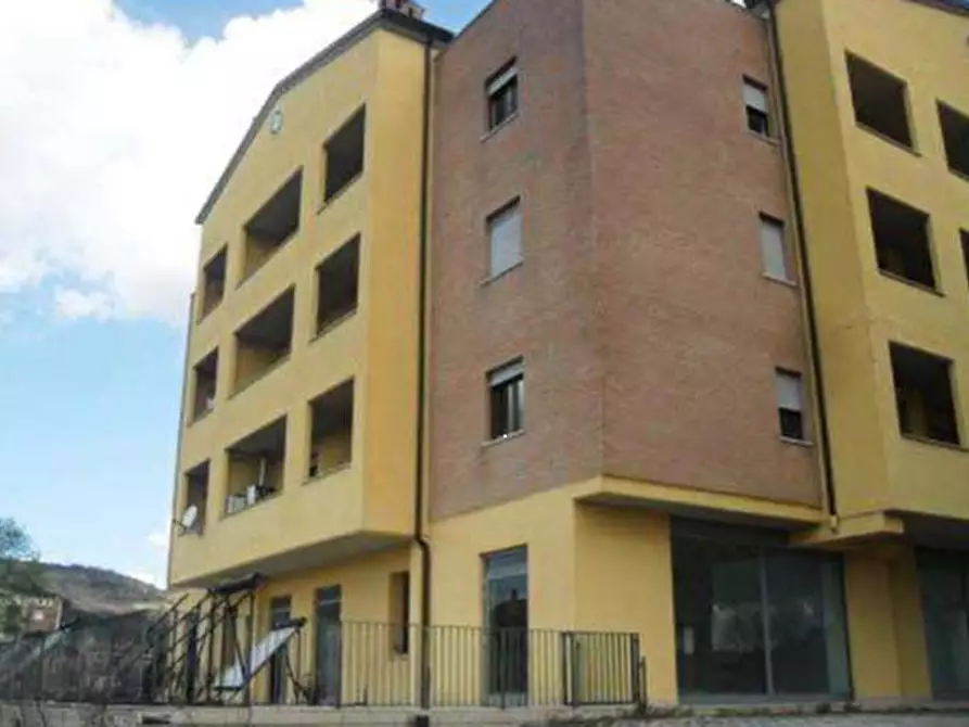 Immagine 3 di Stabile in vendita  in Via dei Pioppi a Magione