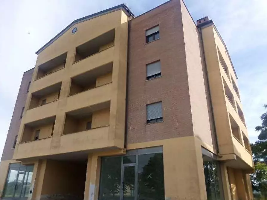 Immagine 5 di Stabile in vendita  in Via dei Pioppi a Magione