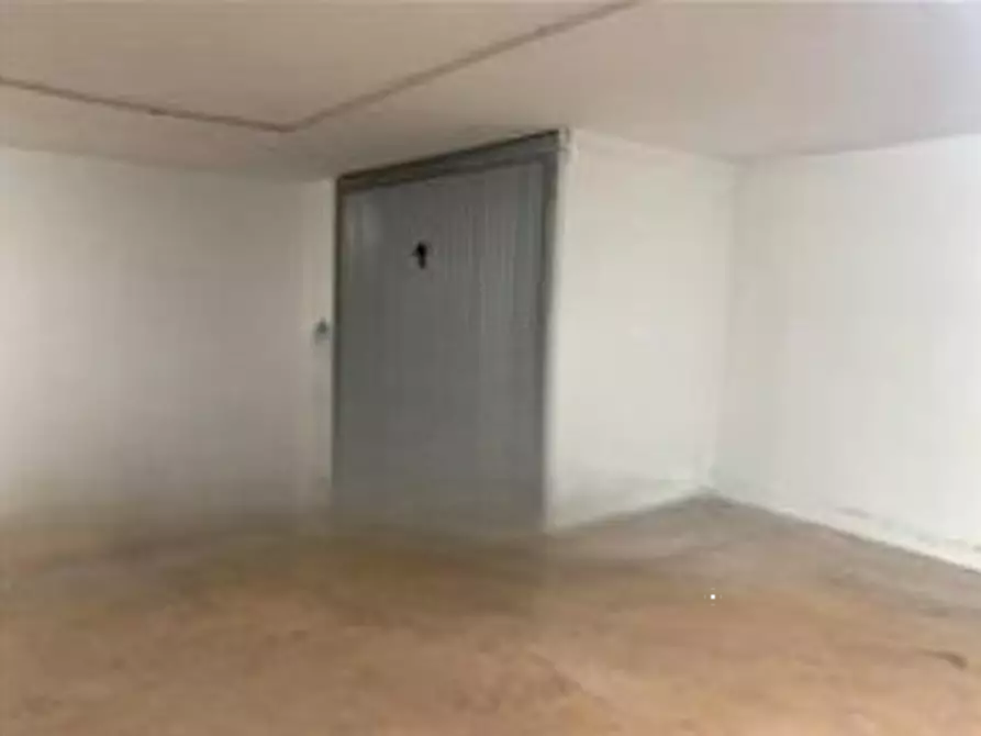 Immagine 6 di Garage in vendita  in Via XXV Aprile a Fermo