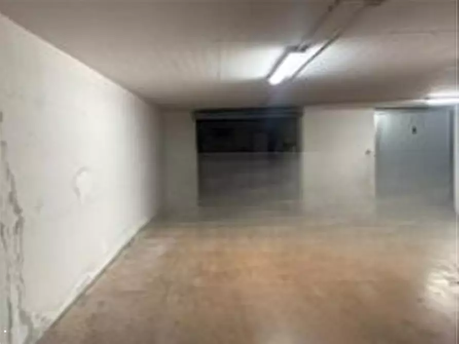 Immagine 5 di Garage in vendita  in Via XXV Aprile a Fermo