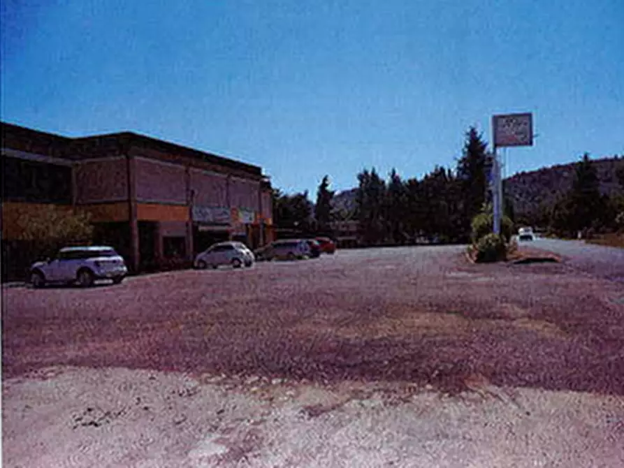 Immagine 10 di Negozio in vendita  in Via Olmini a Panicale