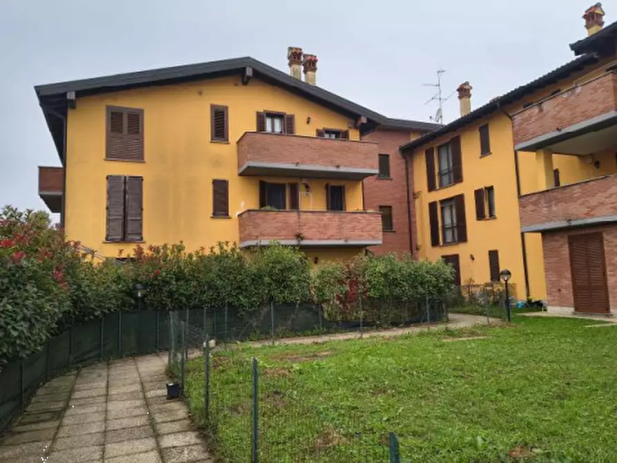 Immagine 1 di Appartamento in vendita  in Via Eugenio Montale a Certosa Di Pavia