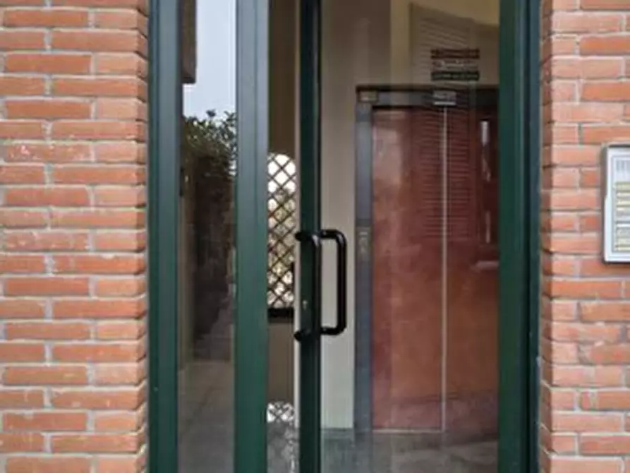 Immagine 3 di Appartamento in vendita  in Via Eugenio Montale a Certosa Di Pavia