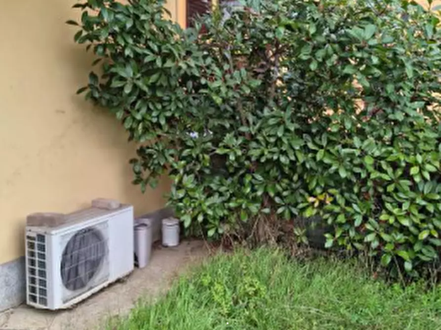 Immagine 5 di Appartamento in vendita  in Via Eugenio Montale a Certosa Di Pavia