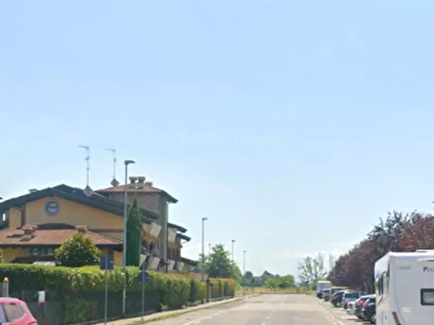 Immagine 10 di Appartamento in vendita  in Via Eugenio Montale a Certosa Di Pavia